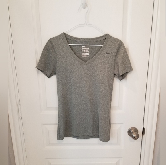 NIKE Bundle Set of 3 Workout Tops - S/M - Picture 8 of 10